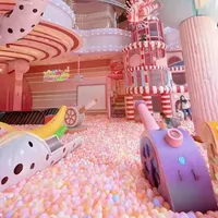 Grand kit d'amusement intégré comprenant un château gonflable et des équipements de jeux souples, aire de jeux intérieure pour activités ludiques