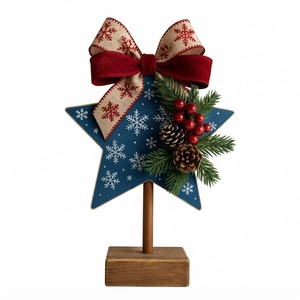 Ornement de table flocon de neige bleu, support de sapin de Noël, ruban, nœud, pomme de pin, baies rouges, centre de table de Noël, décoration de bureau - Product Image 1
