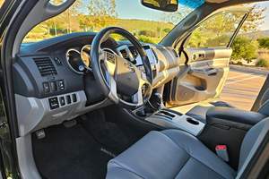 Toyota Tacoma Limited Double Cab PreRunner 2013 d'occasion, 1 propriétaire, valeur supplémentaire limitée et forfaits de remorquage - Product Image 5