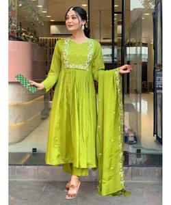 Pakistán Ready Made Salwar Kameez para mujeres en hermosa tela de césped con traje Sharara y Dupatta de tres piezas - Product Image 5