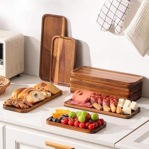 Plateau de service rond en bois d'acacia massif fait à la main et poli pour la charcuterie - Product Image 1