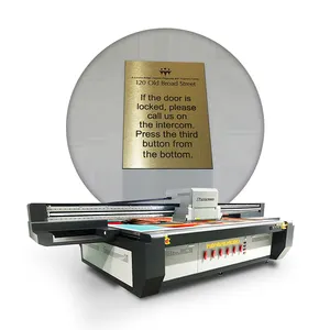 Digitale Uv Flatbed Printer Glas Pvc Metalen Board Sticker Teken Printer Voor Road Sign Digitale Verkeersbord Printer