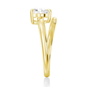 Bague solitaire en or 14 carats avec diamant moissanite taille cœur - Product Image 3