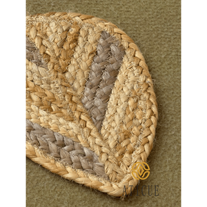 แผ่นรองจานรูปใบไม้ถักจากปอกระเจาขนาด 10x8 นิ้ว งานตกแต่งบ้านและโต๊ะอาหาร ทำด้วยมืออย่างประณีต - Product Image 1