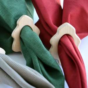 Ronds de serviette en bois naturel avec détails artisanaux pour tables à manger rustiques et parfaits pour les amateurs de décoration intérieure écologique - Product Image 6