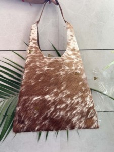 Nouvel arrivage Sac fourre-tout en cuir de vachette de grande capacité Sac à main élégant Hair on Hide Fur Beautiful Designer Bags pour femmes - Product Image 4