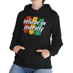 Sudadera con Capucha Motivacional - Sudadera con Capucha Unisex de Mezcla Gruesa con la Frase Inspiradora 'Cree en Ti Mismo', Regalo de Empoderamiento, Moda Cómoda - Product Image 1