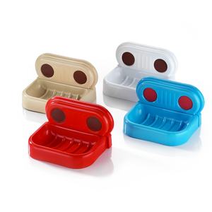 Porte-savon mural moderne en plastique à rayures incurvées avec ventouses, accessoire de salle de bain au design léger - Product Image 2