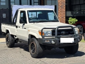 Toyota Land Cruiser 79 4.0 V6 Usado, 2010, Volante a la Izquierda/Derecha - Product Image 2