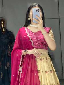 Lehenga Choli de Seda Suave Estampada de Primera Calidad con Trabajo de Tejido, Fabricante y Proveedor de Moda Femenina - Product Image 2