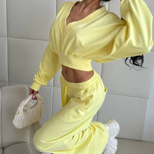 Conjunto de Sudadera con Capucha Corta y Pantalones Jogger Extra Grandes, Conjunto Deportivo de Dos Piezas Personalizado de Alta Calidad para Mujer, Ropa Deportiva Urbana - Product Image 3