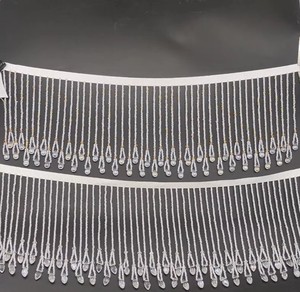 Flecos de cuentas hechos a mano de 12 cm de ancho, con cuentas de cristal y cuentas de semillas, dorados y transparentes. - Product Image 2