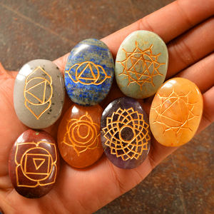 Vente en gros de pierres précieuses naturelles, lot de sept chakras cabochon, cristal de guérison, équilibre, pierres précieuses en vrac pour la fabrication de bijoux - Product Image 1
