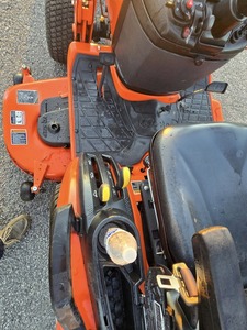 คูโบต้า BX2380 ปี 2023 190 ชั่วโมง ดาดฟ้าขนาด 60 นิ้ว รถตักหน้า ไฟทำงานเสริมบนโรปส์ ใบมีดเกรดเดอร์ขนาด 5 ฟุต - Product Image 5