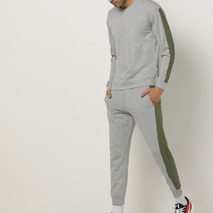 Ensemble de survêtement extensible pour homme au look moderne Survêtement personnalisé de coupe régulière pour homme pour le voyage ou l'exercice - Product Image 1