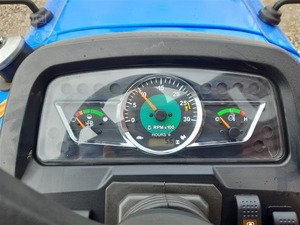 Tractor de un solo eje SOLIS 26 con motor de 24 HP, caja de cambios y bomba - Product Image 2