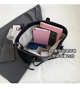 Title: Stylish Woven <b>Tote</b> <b>Bags</b> Set in Neutral Tones Perfect for Everyday Use and Fashionable Outings - Product Image 6