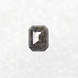 Bague de fiançailles personnalisée unique en diamant naturel taillé en émeraude gris rustique de 1.45 ct avec motifs de bijoux artisanaux - Product Image 3