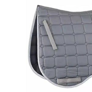 Tapis de selle équestre réfléchissant haute visibilité pour l'entraînement nocturne et les événements de sécurité routière - Product Image 2