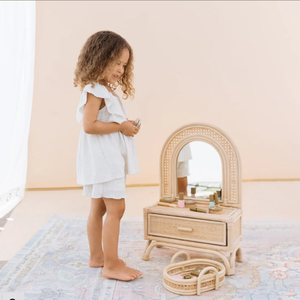 Meuble-lavabo élégant en rotin pour maison de poupée ou chambre d'enfants fait à la main à partir de matériaux naturels Mobilier de pépinière miniature écologique - Product Image 6