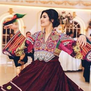 Vestido Kuchi afgano original con el mejor bordado de charma y mangas largas para fiesta - Product Image 4