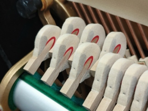 เปียโนตั้งพื้น Kawai KU3B มือสองจากญี่ปุ่น สีดำ คุณภาพการผลิตที่แม่นยำ แข็งแรง ทนทาน เล่นได้ลื่นไหล รุ่นยอดนิยมสำหรับส่งออก - Product Image 3