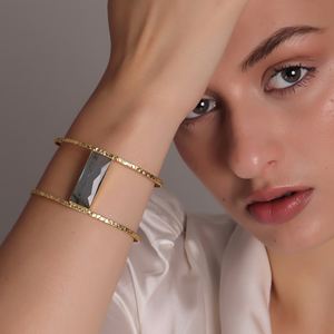 กำไลข้อมือสี่เหลี่ยมผืนผ้าลาบราดอไรต์ปรับได้ทำด้วยมือเครื่องประดับทองเหลืองชุบทอง18K | เครื่องประดับสำหรับเจ้าสาวในอินเดีย - Product Image 6