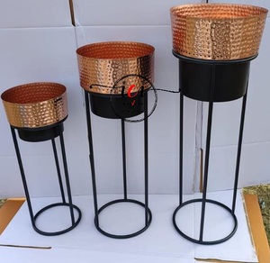 Jardinières martelées latérales murales décoratives de vente chaude avec support dans des tailles personnalisées avec une finition unique - Product Image 5