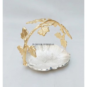 Fournitures de bol de forme antique polie brillante en métal de qualité supérieure avec poignée de créateur de feuilles plaquées or de haute qualité - Product Image 1