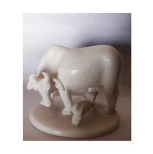 Dicen que una escultura de mármol nunca duerme, pero en su silencio vive un sueño demasiado profundo para las palabras y demasiado quieto para el movimiento. - Product Image 1