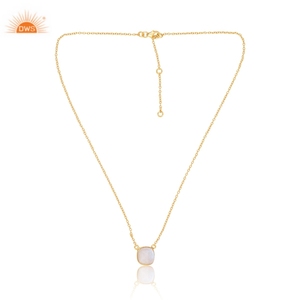 Petit collier réglable en pierre de lune arc-en-ciel plaqué or fabricant de bijoux fait à la main sur mesure - Product Image 1