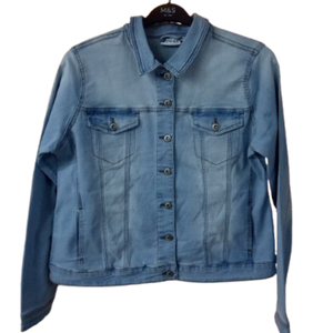 เสื้อแจ็คเก็ตยีนส์ผ้าฝ้ายผสมโพลีเอสเตอร์สำหรับผู้หญิง มีกระเป๋าหน้าอก คอปกปกติ ผลิตแบบ ODM สไตล์วินเทจ ล้างเอนไซม์ระดับกลาง - Product Image 1