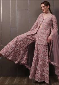 Top rosa de georgette sintética con palazzo y dupatta, con bordado de moti de río. Top de georgette sintética pesado con palazzo y dupatta. - Product Image 3