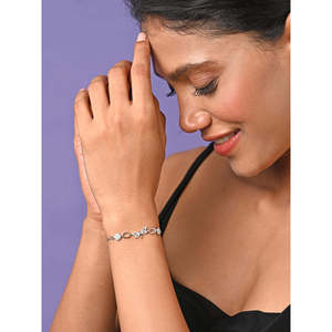 Pulsera CLARA de Plata Pura 925 con Dije de Libélula, Bañada en Rodio con Zirconia, Ideal para Ocasiones Religiosas, Fiestas o Regalos - Product Image 4