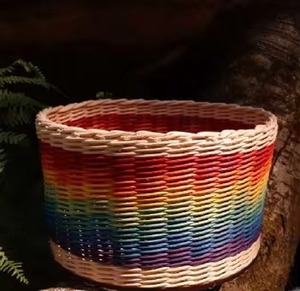 Panier de rangement alimentaire en rotin de forme ronde au design élégant avec une finition multicolore, parfait pour l'organisation de la cuisine à domicile - Product Image 6