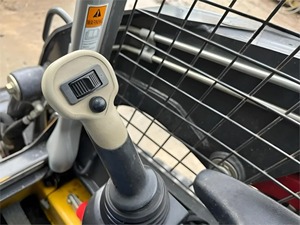 Diesel Power 2017 NEW HOLLAND C227 Alta eficiencia operativa Minicargadora Accesorios de operación de cambio rápido - Product Image 4