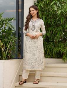 Kurta recta bordada y estampada de rayón elegante para mujer con pantalón a juego y conjunto Dupatta Ideal para ropa informal y de fiesta - Product Image 4