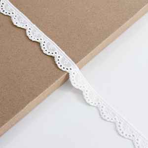 Ribete de Encaje de Algodón Crochet Beige de Estilo Moderno con Borde Festoneado para Bodas, Bautizos, Regreso a Clases, Prendas y Manualidades - Product Image 1