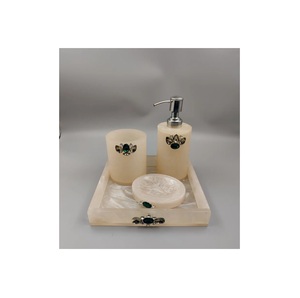 Juego de baño de Resina de alto brillo de lujo con detalles cromados Accesorios elegantes y duraderos para hoteles/hogares - Product Image 1