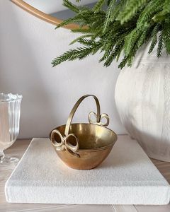 Bol à chocolat en métal finition or de luxe, parfait pour les événements spéciaux, les fêtes et les repas de fête partout - Product Image 2