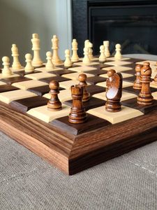 Tablero de Ajedrez de madera hecho a mano con cuadrados incrustados, perfecto para una decoración vintage de juego tradicional y opciones de regalo bien pensadas - Product Image 2