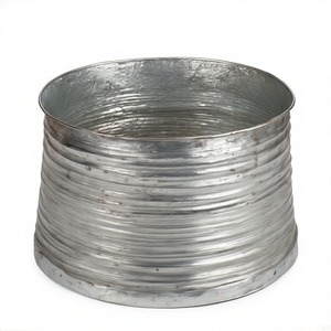 Cesta rústica con cuello de árbol martillado con acabado antiguo, hecha a mano para ofrecer una experiencia de estilo de vacaciones elevada en casa. - Product Image 3