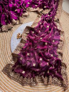 Saree traditionnel en soie douce de créateur indien avec un beau travail de broderie pour les mariages et les fêtes - Product Image 4