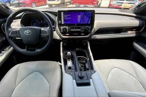 Toyota Grand Highlander Híbrido MAX Limited AWD 2024 con Título Limpio - Product Image 5