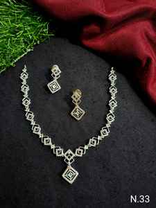 ENSEMBLE DE COLLIER DE MARIÉE EN DIAMANT AMÉRICAIN ET BOUCLES D'OREILLES CLASSIQUES ET DE HAUTE QUALITÉ ENSEMBLE DE BIJOUX DE MARIAGE POUR FEMMES DE STYLE CLASSIQUE - Product Image 3