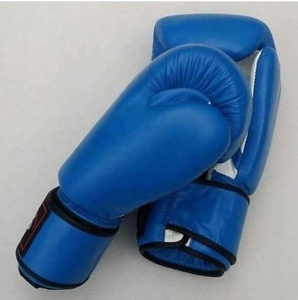 ถุงมือมวยหนัง PU สีดำสีแดงใหม่สำหรับผู้ใหญ่โลโก้ OEM ขนาด6ออนซ์12ออนซ์การฝึกศิลปะการต่อสู้มีต้นกำเนิดจากไทย - Product Image 5