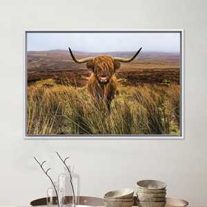 Arte de pared con diseño de vaca peluda: obra de arte impresa en lienzo estilo granja, lienzo con marco blanco - Product Image 1