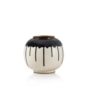 Vase décoratif en métal design moderne pour la maison ou le bureau, intérieur intemporel, accessoire décoratif en métal - Product Image 1