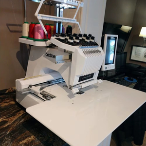 Oferta especial en la máquina de bordar Brother PR1000e Entrepreneur de 10 agujas - Product Image 1