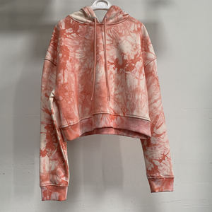 Jersey de mujer de alta calidad Sudadera con capucha de manga larga Logotipo personalizado Color sólido Estilo casual Top para invierno con posición de logotipo frontal - Product Image 1